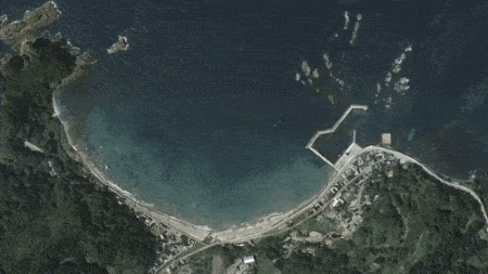 Измения береговой линит японского полуострова Ното / © Google Earth / GSI, processed by Nahel Belgherze