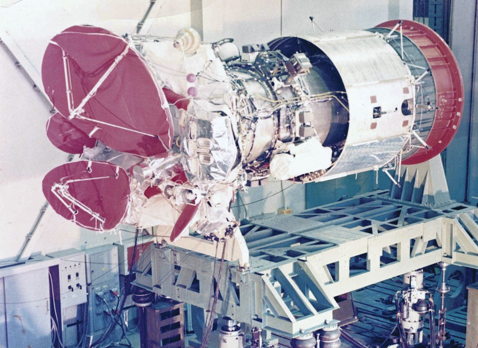 Космический аппарат «Галс» на вибростенде