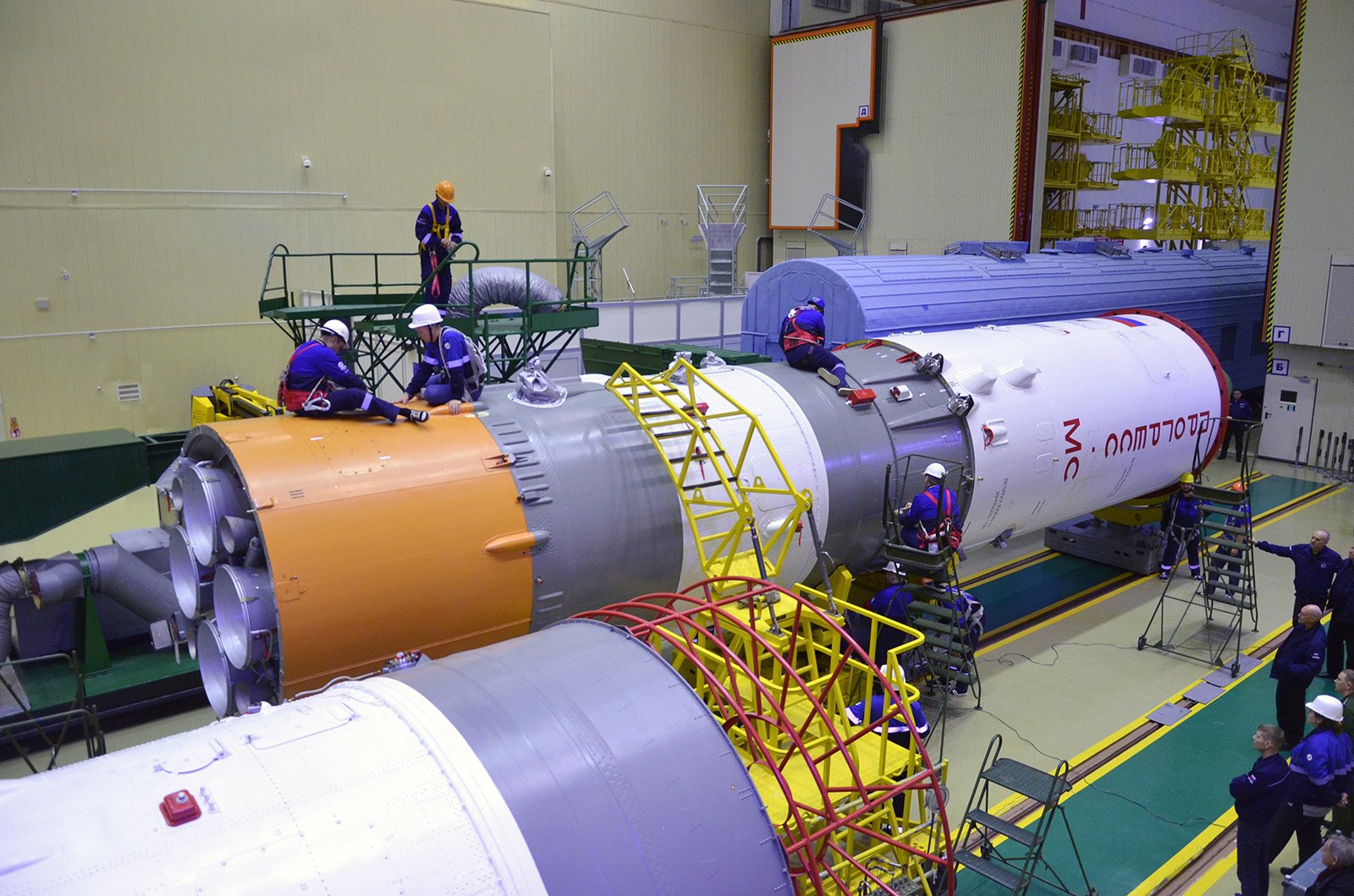 Общая сборка ракеты-носителя с грузовым кораблем «Прогресс МС-26»