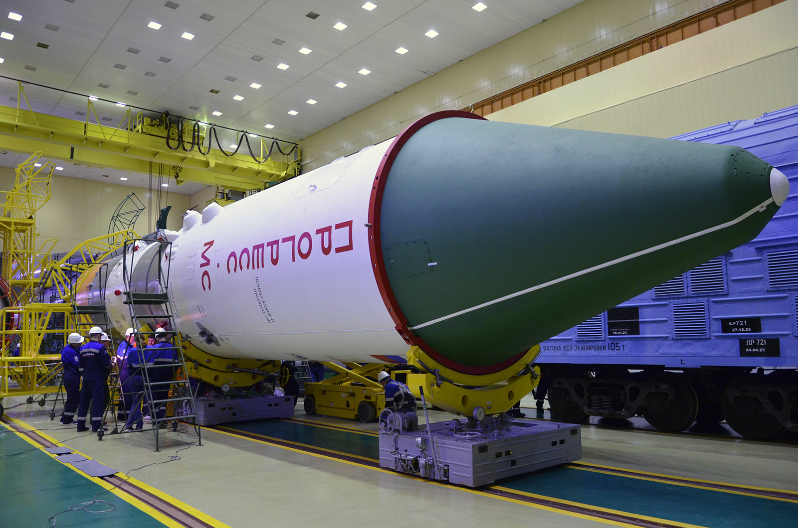Общая сборка ракеты-носителя с грузовым кораблем «Прогресс МС-26»