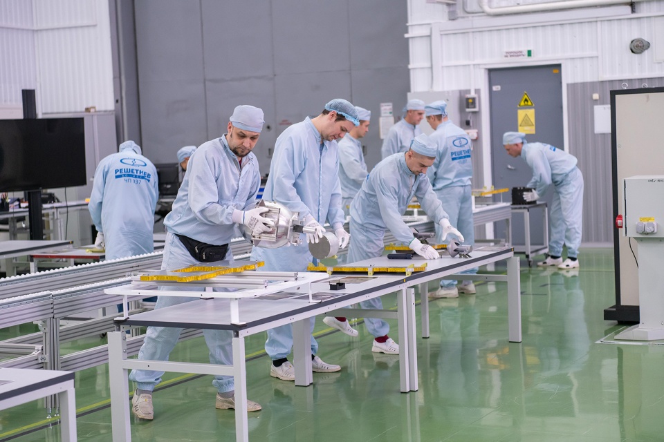 Отработка технологии серийной сборки спутника «Марафон»