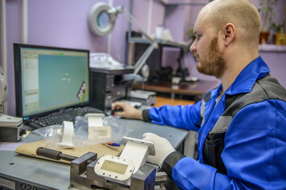 Искусственный интеллект планируется использовать в том числе при изготовлении элементов волноводов