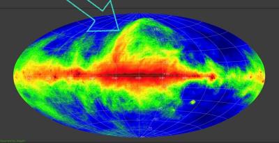 Карта всего неба в радиодиапазоне (частота 408 МГц). Стрелка указывает на Северный Полярный Шпур. Рисунок из ст. Haslam et al., 1982