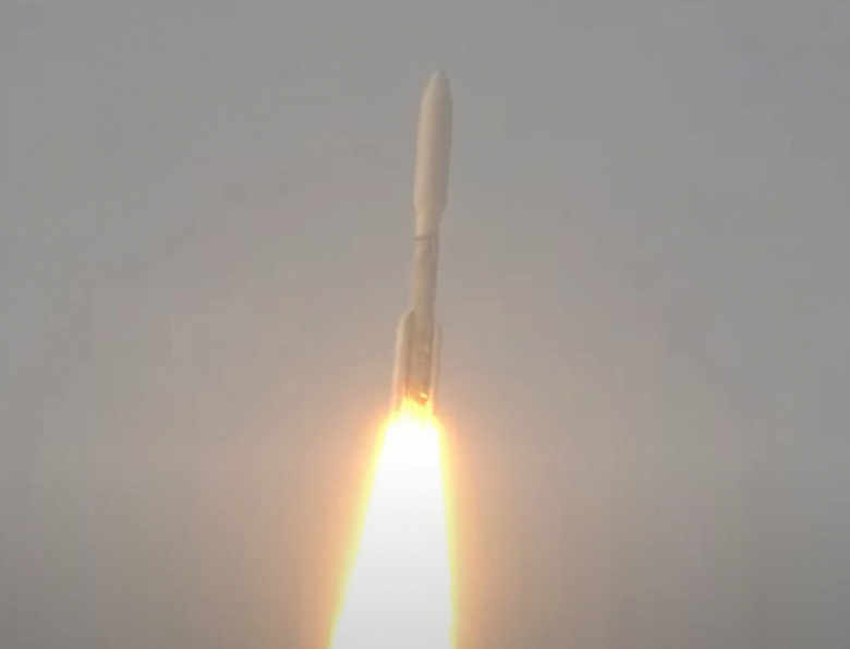 Наконец-то у Starlink появится реальная альтернатива? Amazon начала развертывание Project Kuiper — 27 спутников на пути к орбите