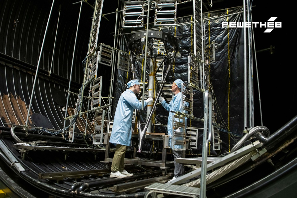 Отработка новой технологии измерений проводится на базе горизонтально-вакуумной камеры