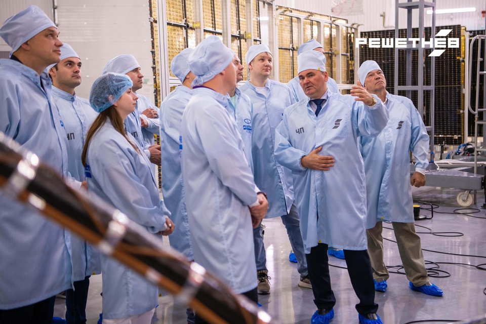 Делегация ЦПК имени Ю. А. Гагарина знакомится с технологиями АО «РЕШЕТНЁВ»