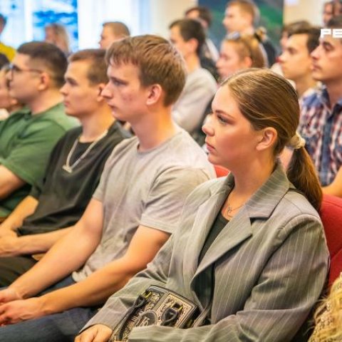 Для молодёжи компании «РЕШЕТНЁВ» встреча с космонавтами была особенно познавательной