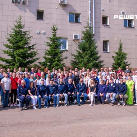 Фото с сотрудниками предприятия