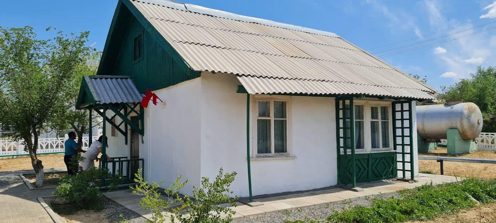 В этом домике жил Сергей Королев, когда строился Байконур, а еще здесь был Юрий Гагарин перед самым первым полетом в космос - Sputnik Казахстан, 1920, 25.06.2025