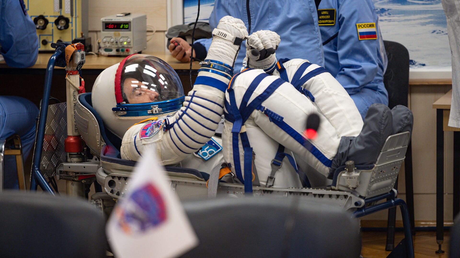 Проверка герметичности скафандров перед стартом космического корабля Гагарин - Sputnik Казахстан, 1920, 25.06.2025