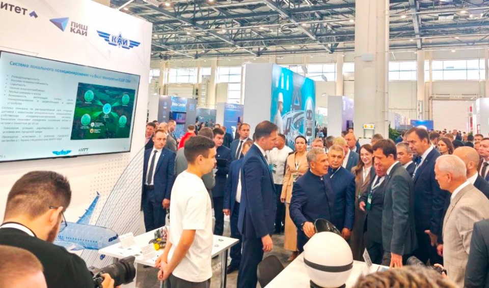 С разработками АО «РЕШЕТНЁВ» ознакомился Раис Татарстана Рустам Минниханов