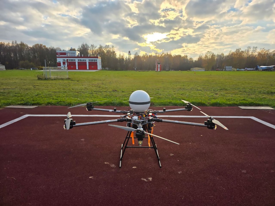 Беспилотный летательный аппарат с терминалом спутниковой связи РС-30М