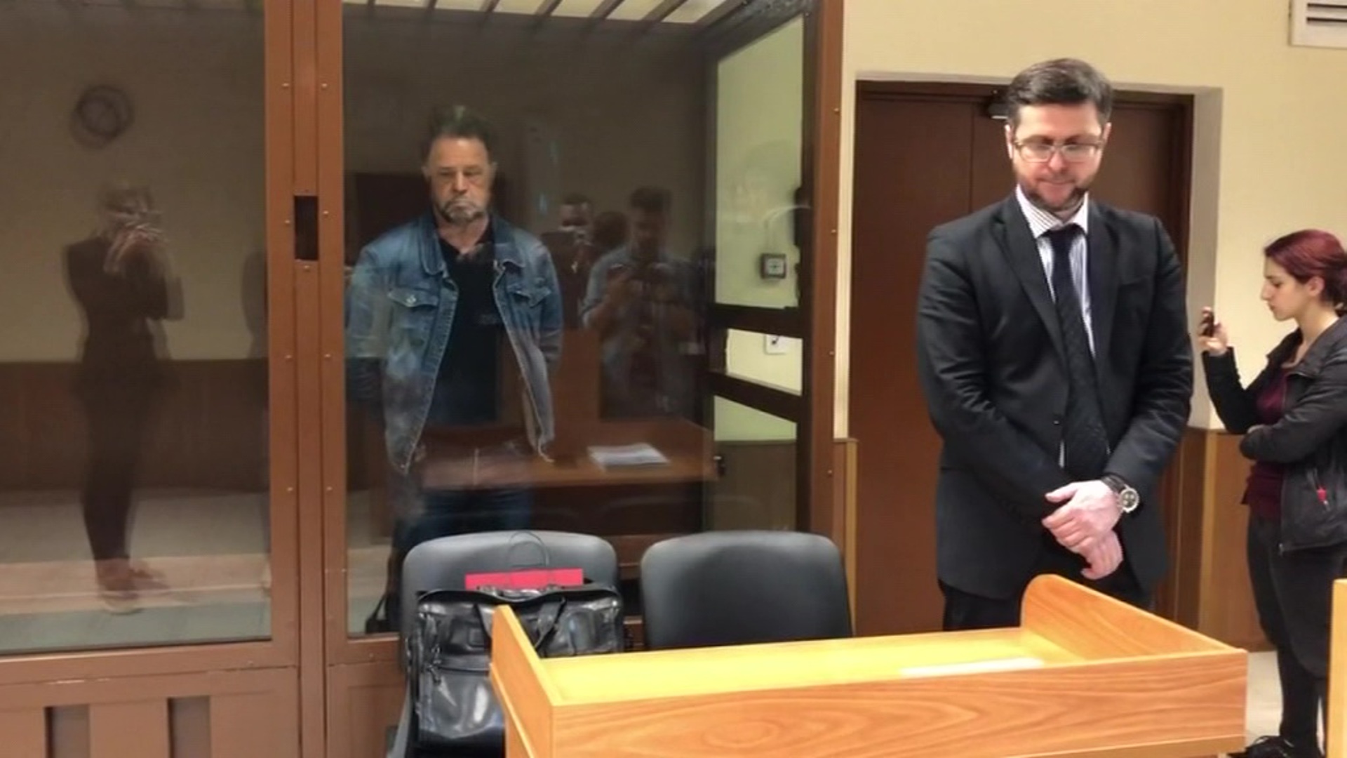 С экс-главы корпорации