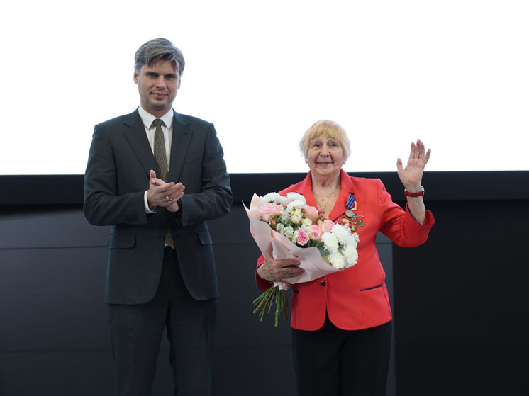 Испытатель космической техники Людмила Акимова награждена медалью Ю.А. Гагарина