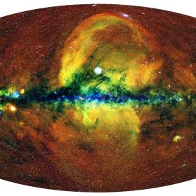 Карта всего неба в рентгеновских лучах, полученная телескопом СРГ/еРОЗИТА в галактических координатах