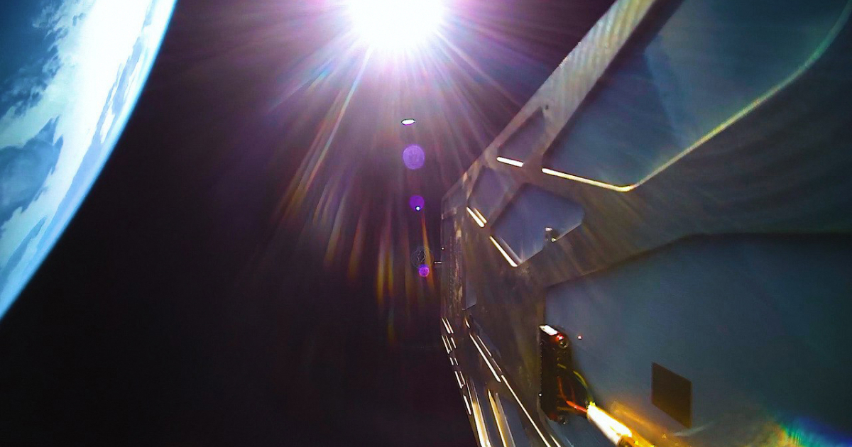 После проверки всех бортовых систем на ИнноСате16 раскрыли солнечные панели