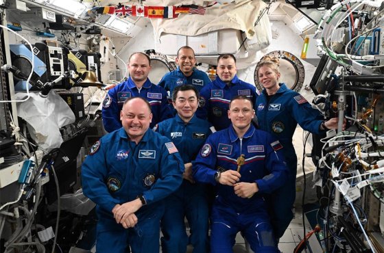 От командира - командиру. Когда на МКС бьют в корабельный колокол