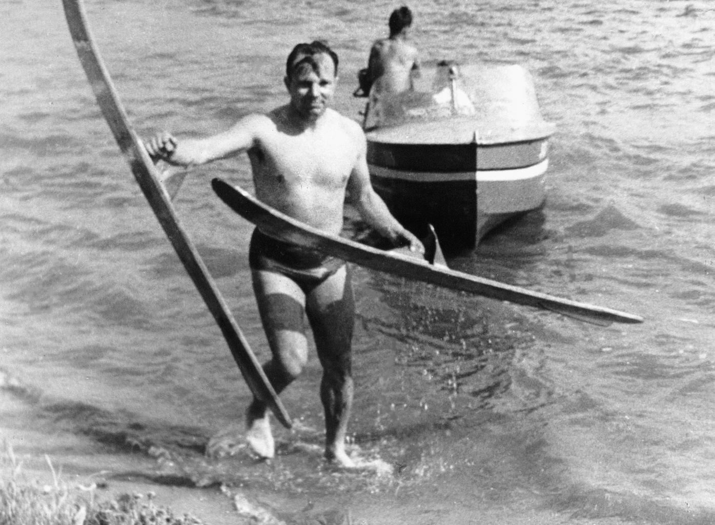 yuri_gagarin_in_dolgoprudny_4