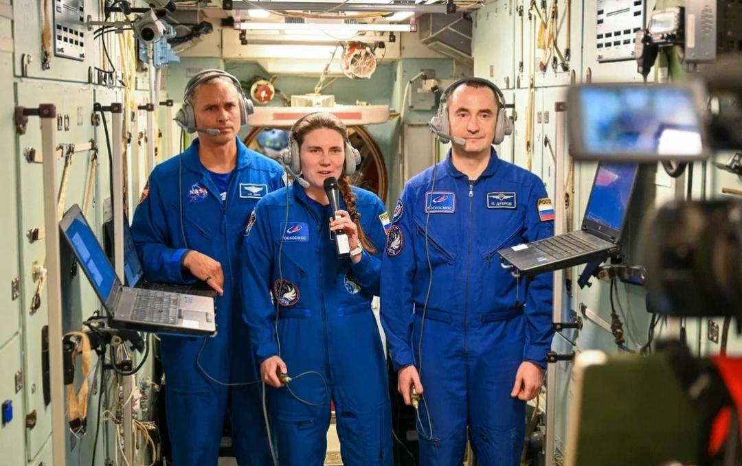 Фото В Новосибирске опубликованы кадры ко Дню выхода человека в открытый космос 4