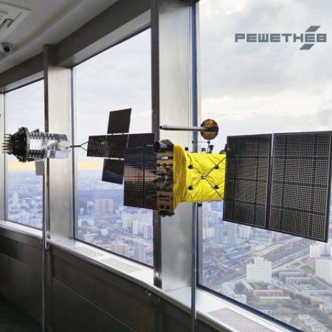 Аппараты «Экспресс-РВ» и «Глонасс-К» расположены на высоте 337 метров в Останкинской телебашне