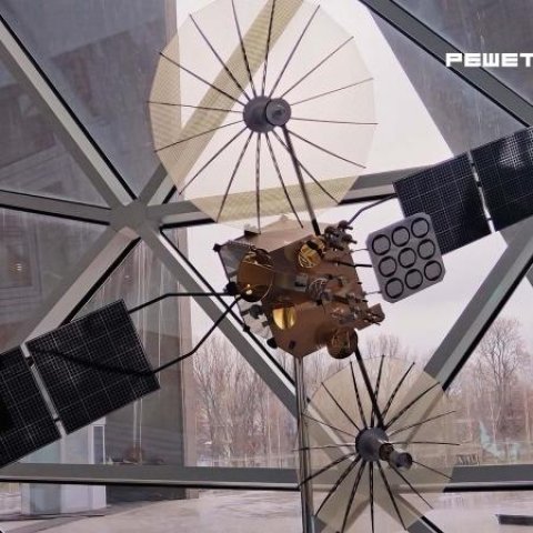 Макет спутника «Луч-5ВМ» в телецентре «Останкино»
